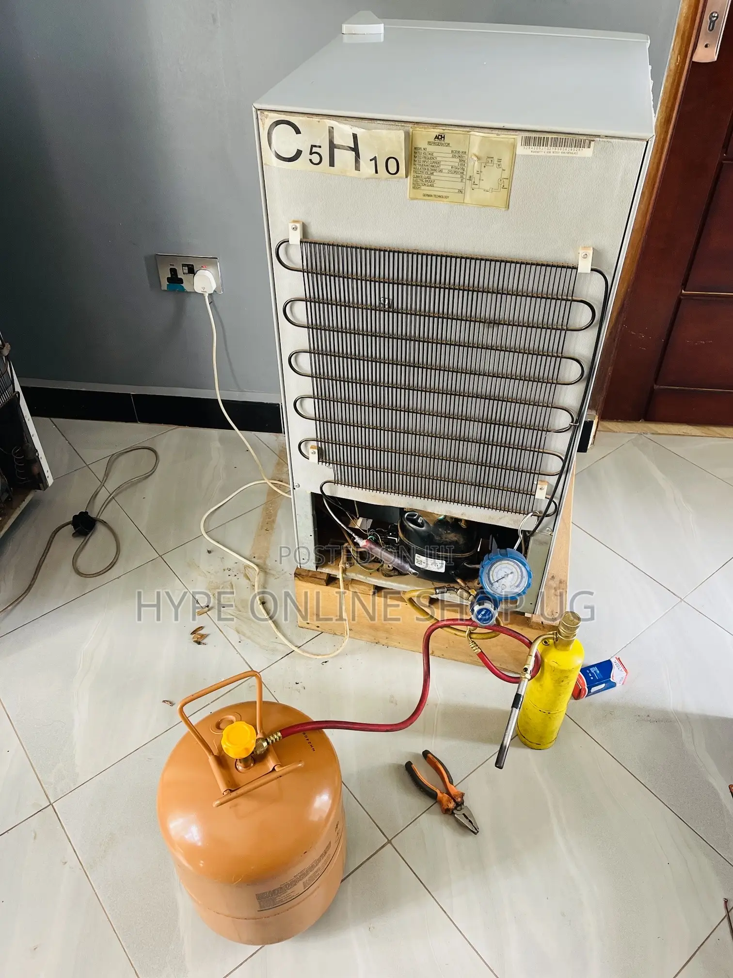 Home Fridge Gas Refilling Technician
