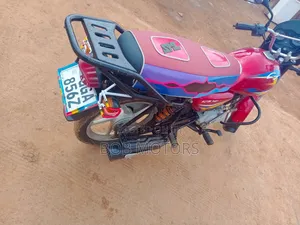 Bajaj Boxer 2025 Red