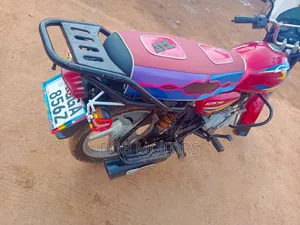 Bajaj Boxer 2025 Red