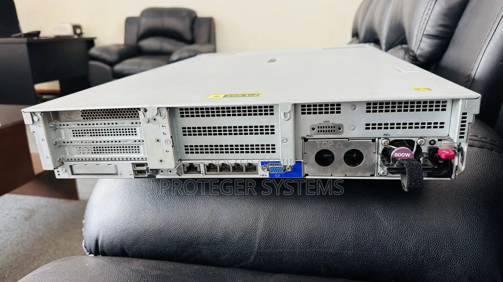 Server HP ProLiant DL380 Gen10 32GB Intel Xeon HDD+SSD 2T