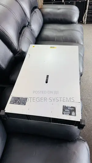 Server HP ProLiant DL380 Gen10 32GB Intel Xeon HDD+SSD 2T
