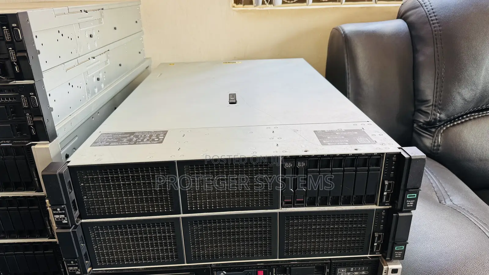 Server HP ProLiant DL380 Gen10 32GB Intel Xeon HDD+SSD 2T