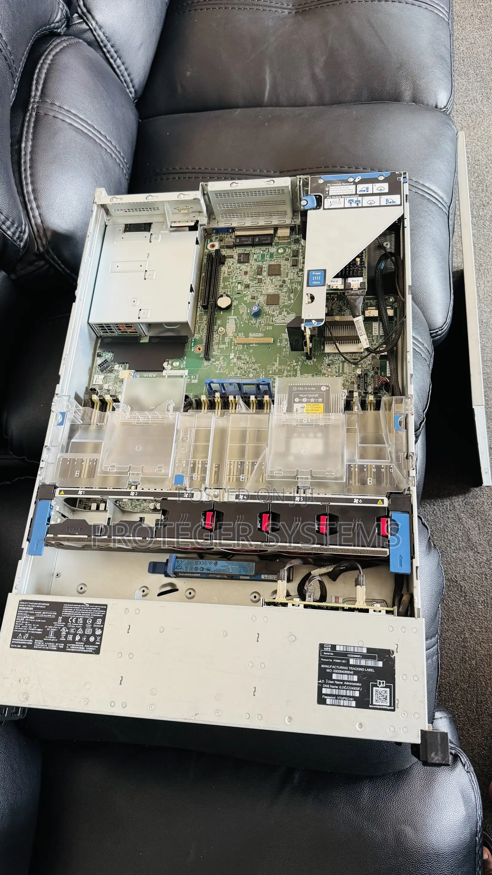 Server HP ProLiant DL380 Gen10 32GB Intel Xeon HDD+SSD 2T