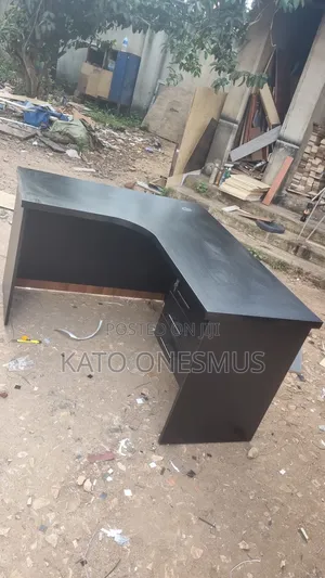 Ccurved Tables