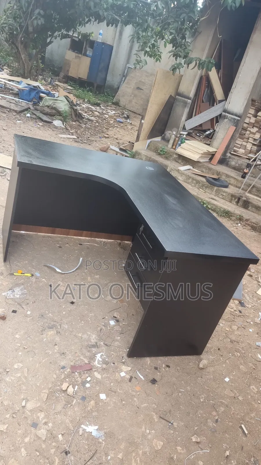 Ccurved Tables