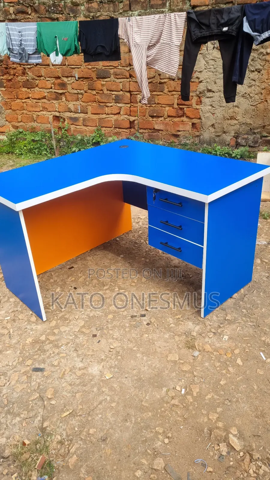 Ccurved Tables