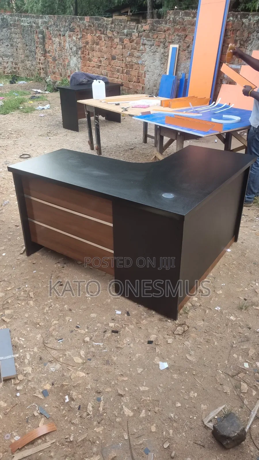 Ccurved Tables