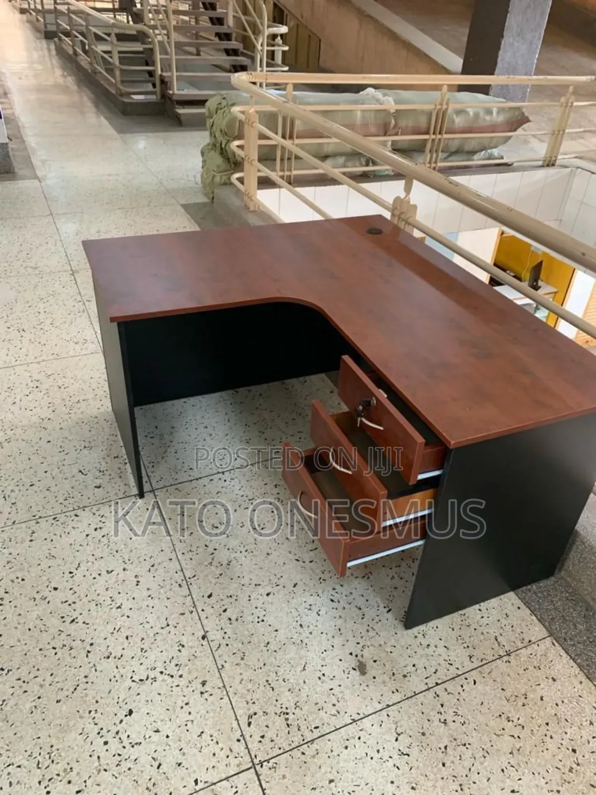 Ccurved Tables