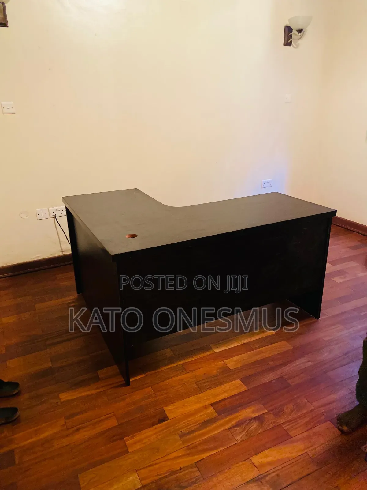 Ccurved Tables