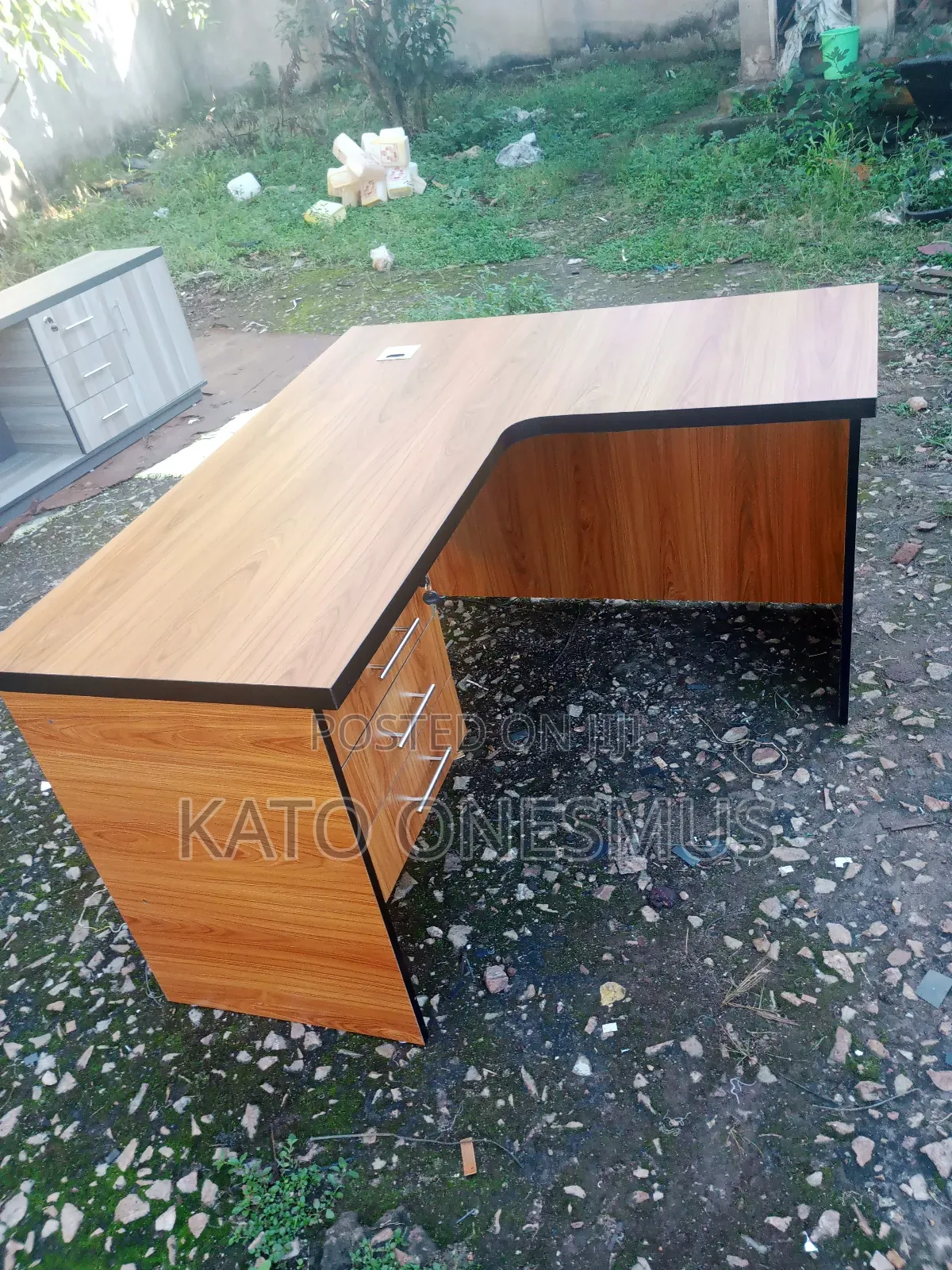 Ccurved Tables
