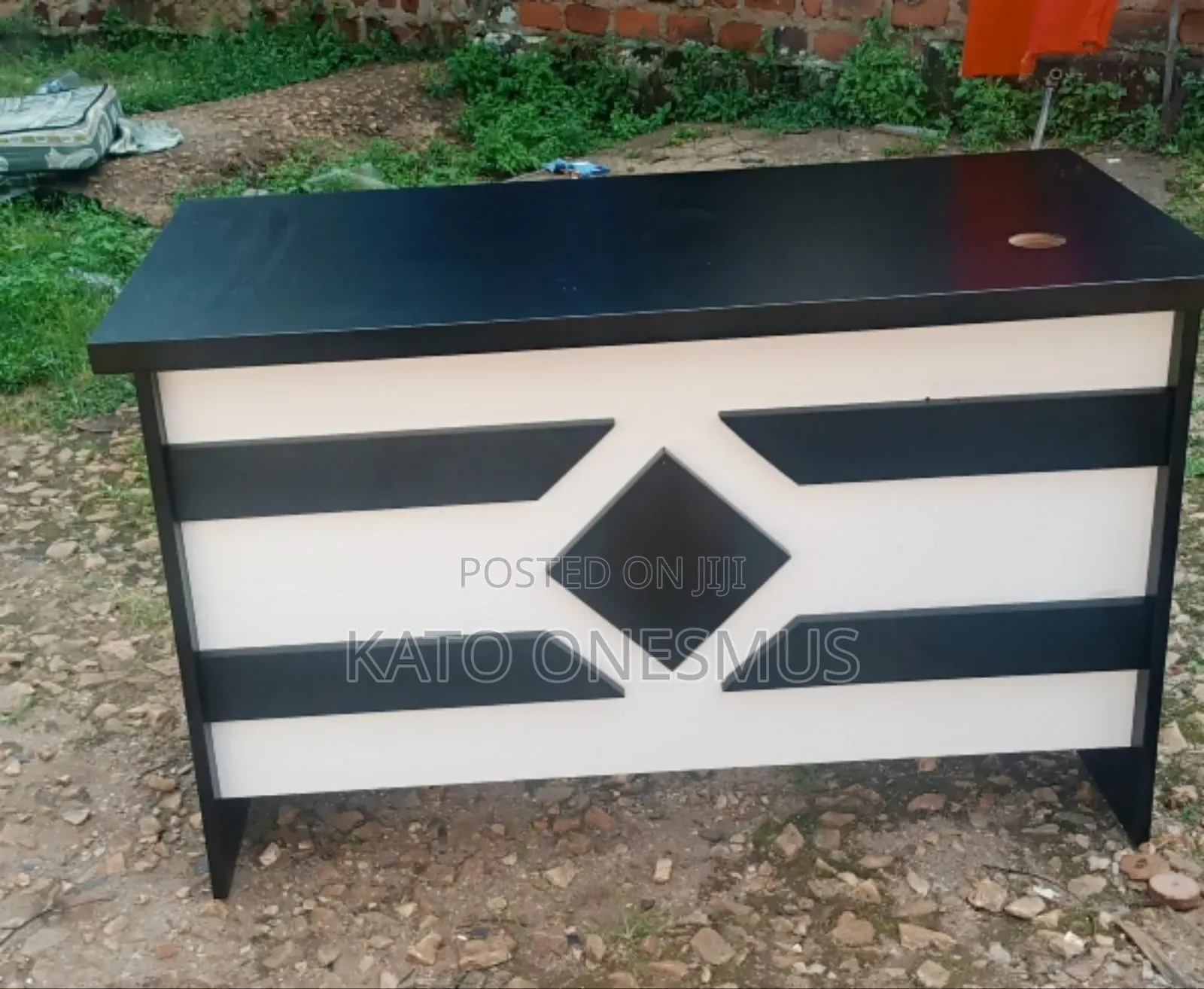 Offiexecutive Tables With Designs