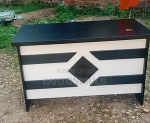 Offiexecutive Tables With Designs
