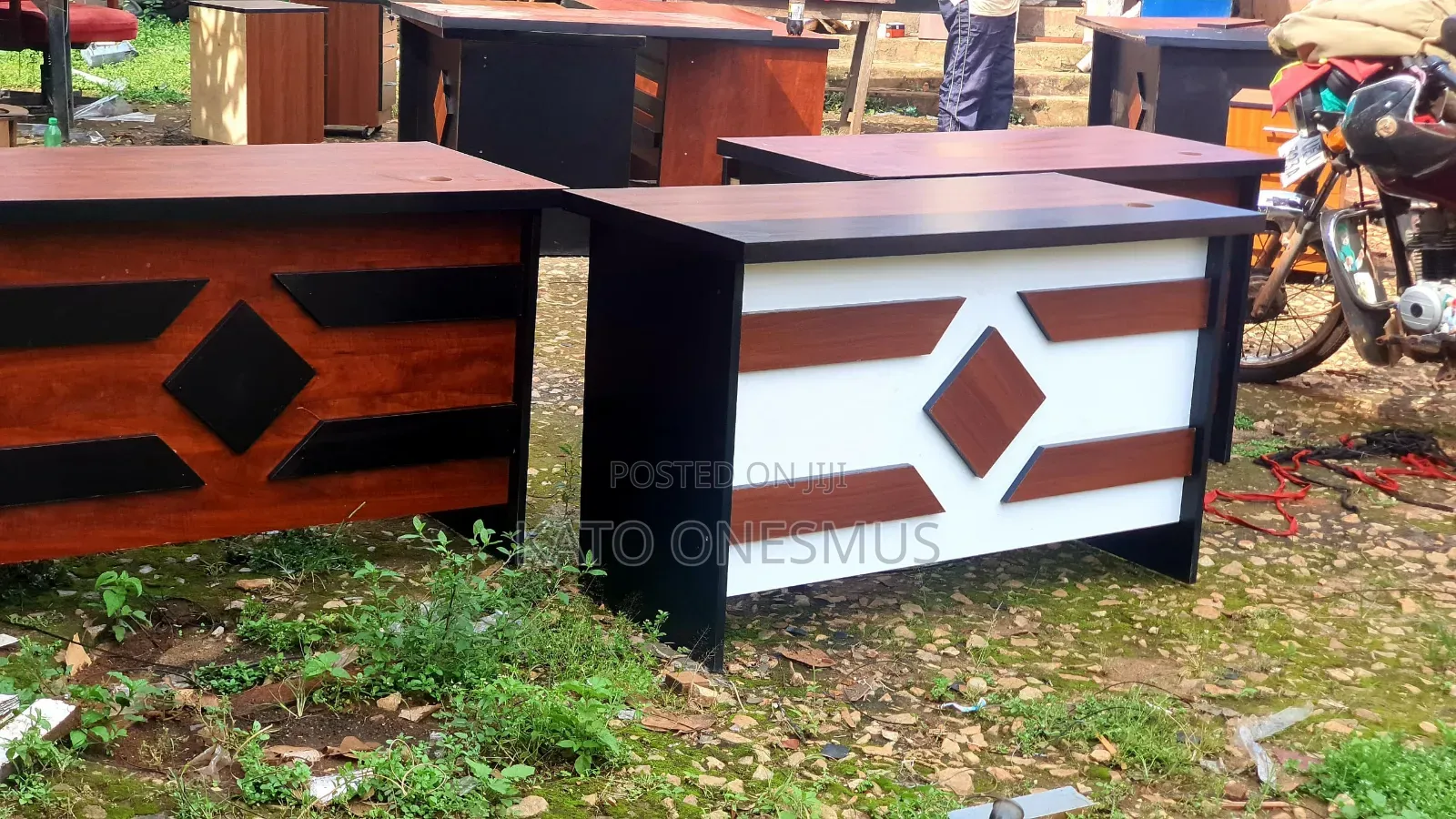 Offiexecutive Tables With Designs