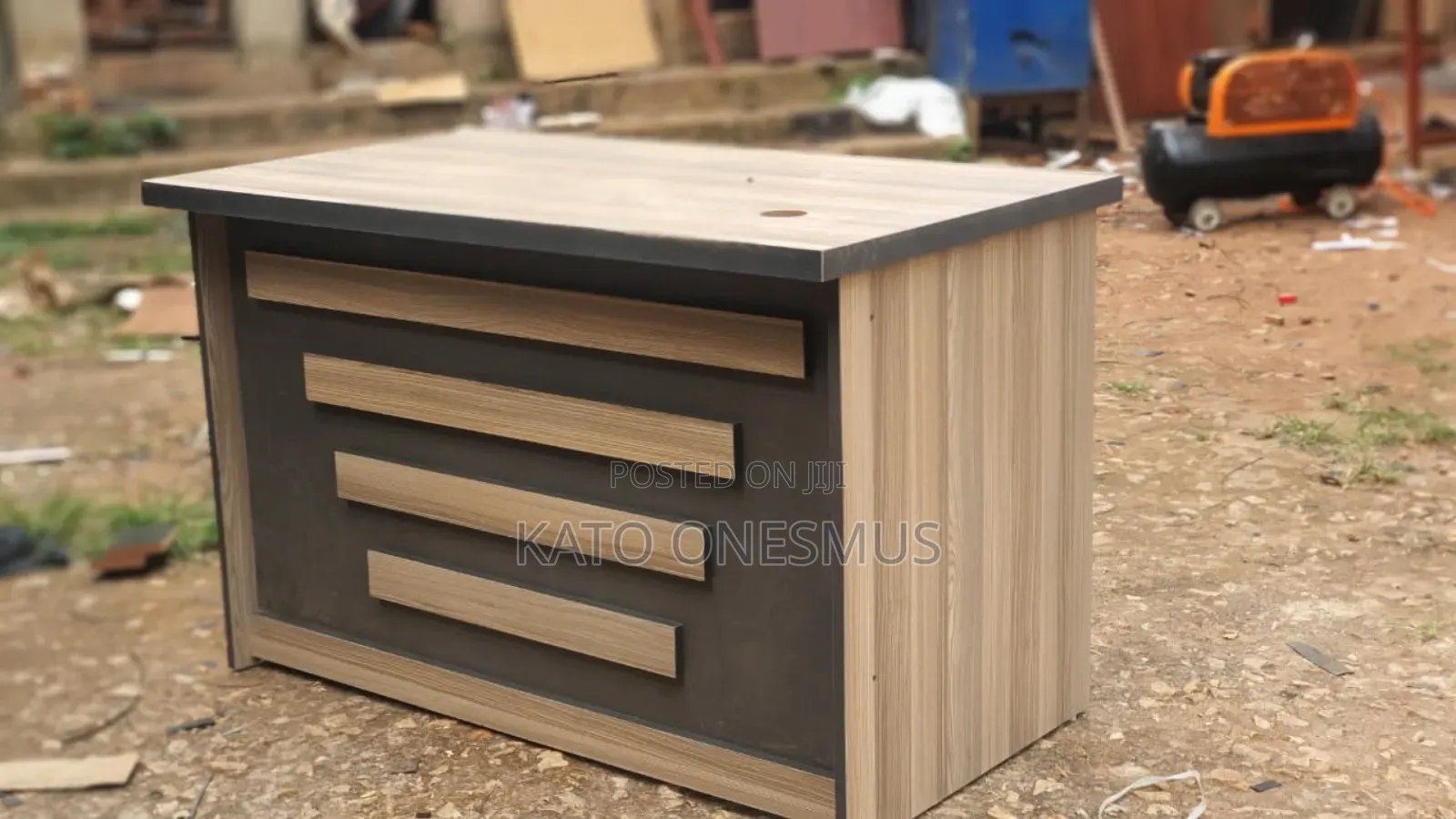 Offiexecutive Tables With Designs