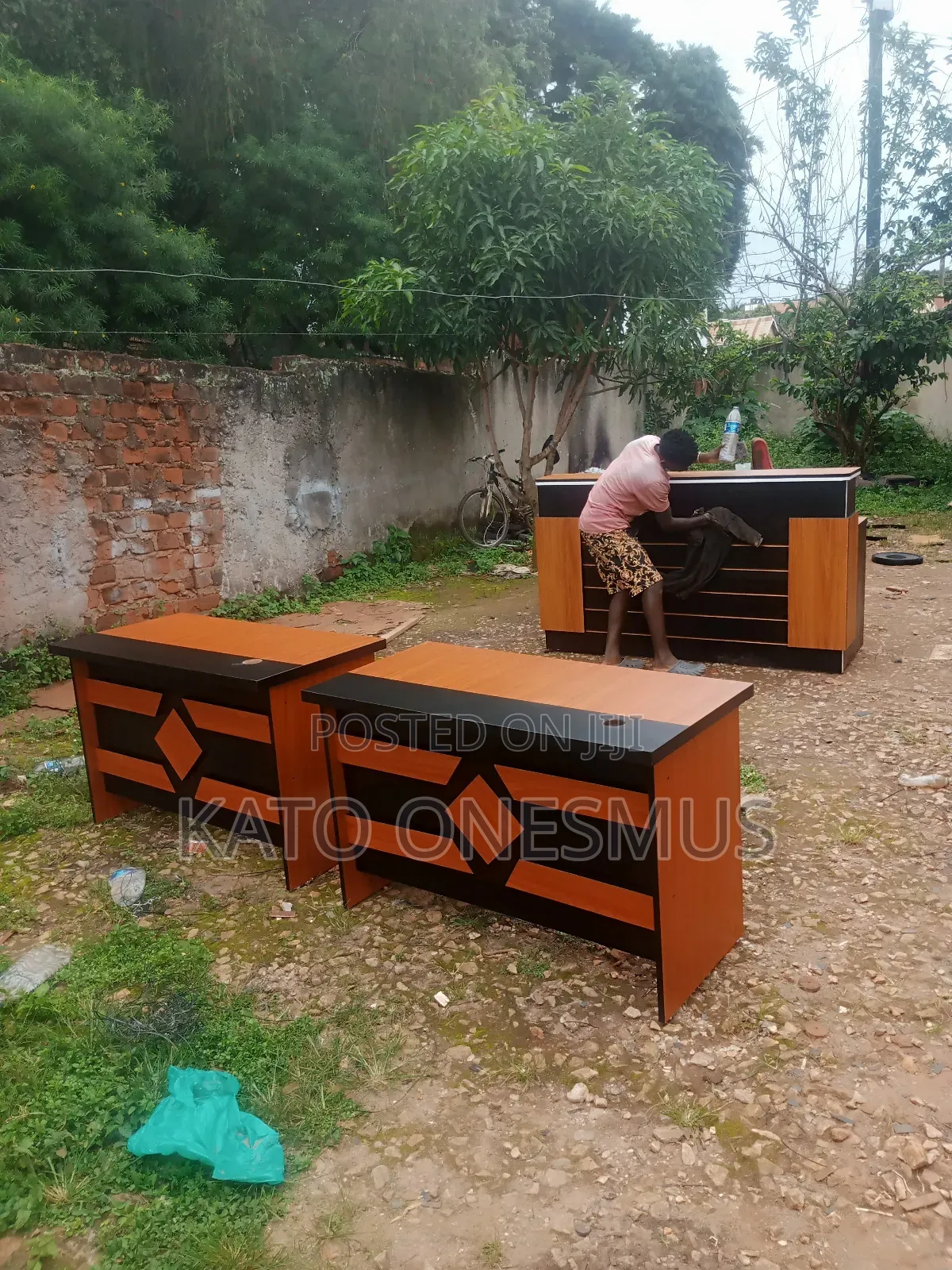 Offiexecutive Tables With Designs