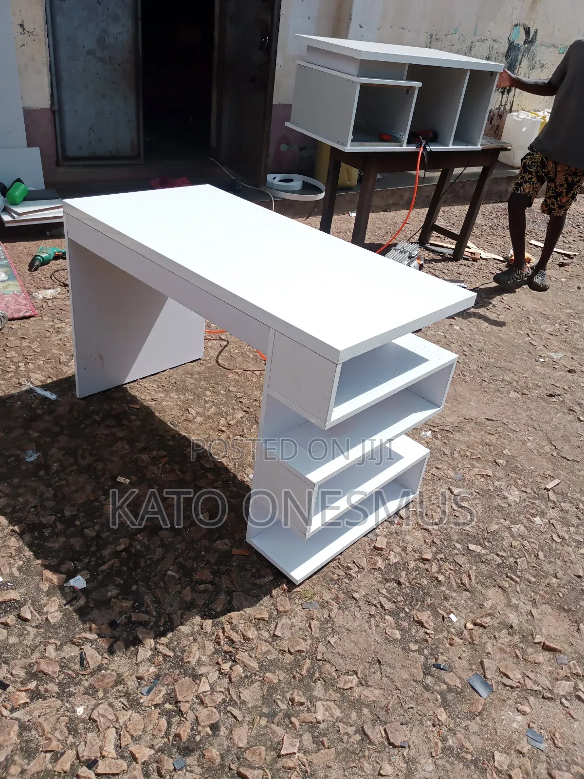 Offiexecutive Tables With Designs