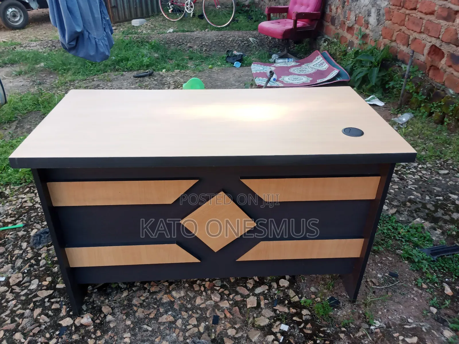 Offiexecutive Tables With Designs