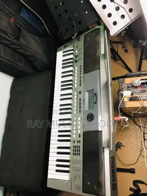 Yamaha PSR 443 on Sale