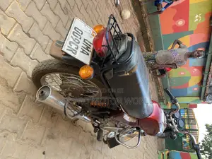 Bajaj Boxer 100 2025 Red