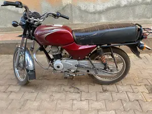 Bajaj Boxer 100 2025 Red