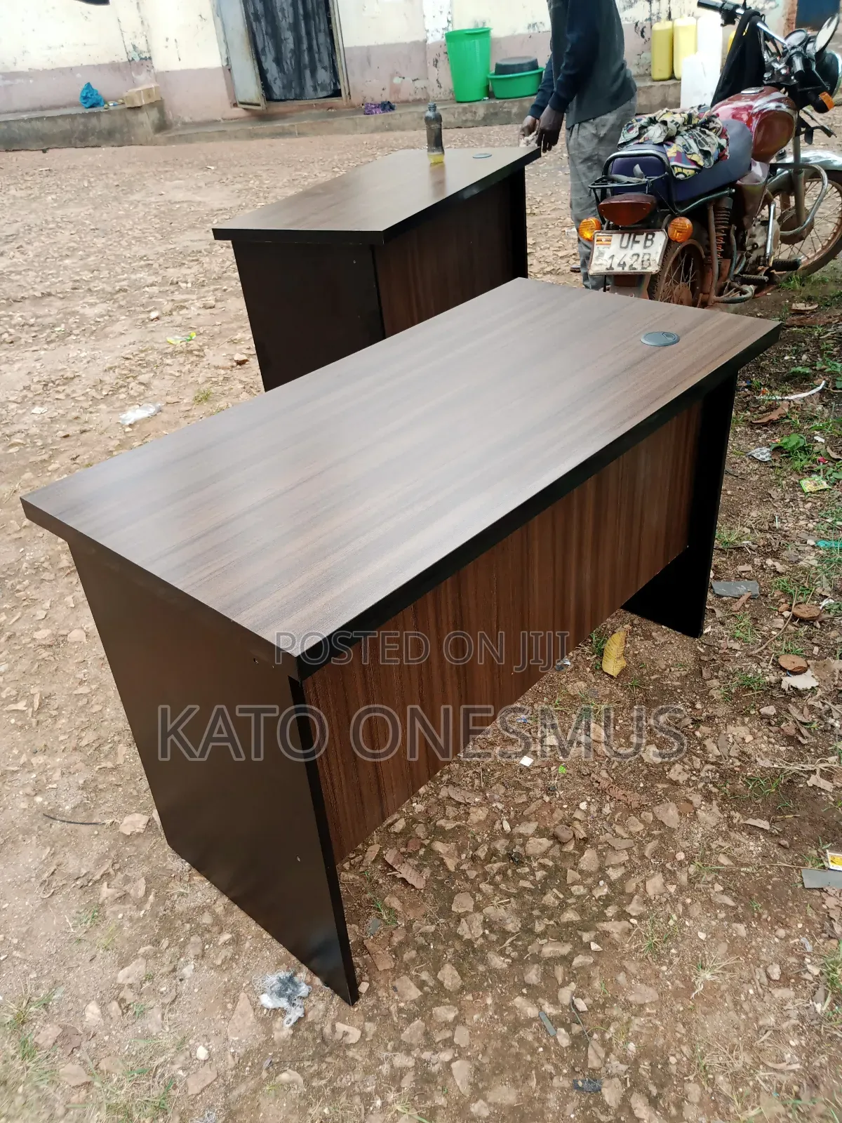 Single Desks