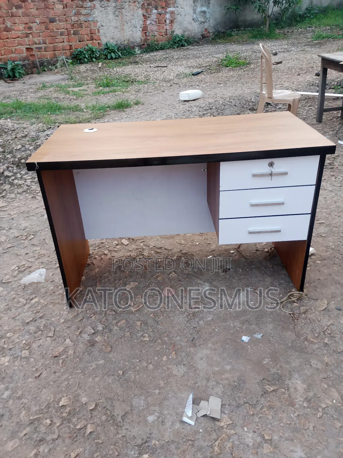 Single Desks