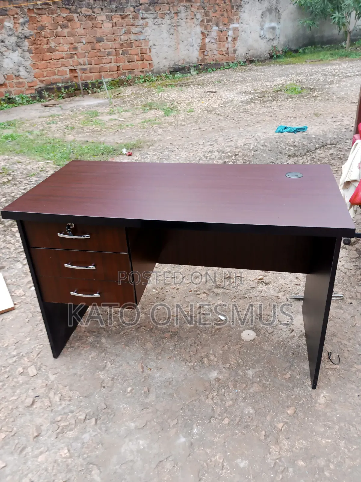 Single Desks