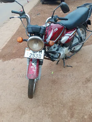 TVS HLX 125 2022 Red