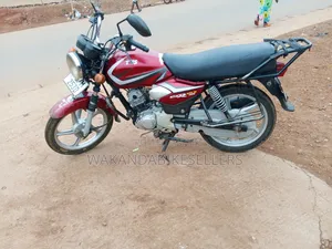 TVS HLX 125 2022 Red