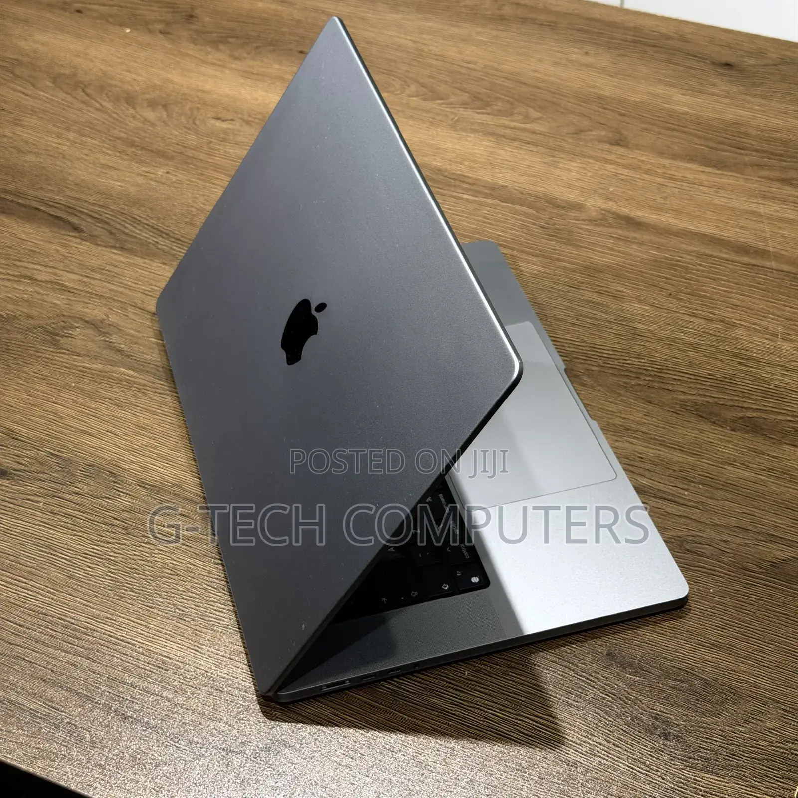 New Laptop Apple MacBook Pro M1 8GB Apple M1 SSD 512GB