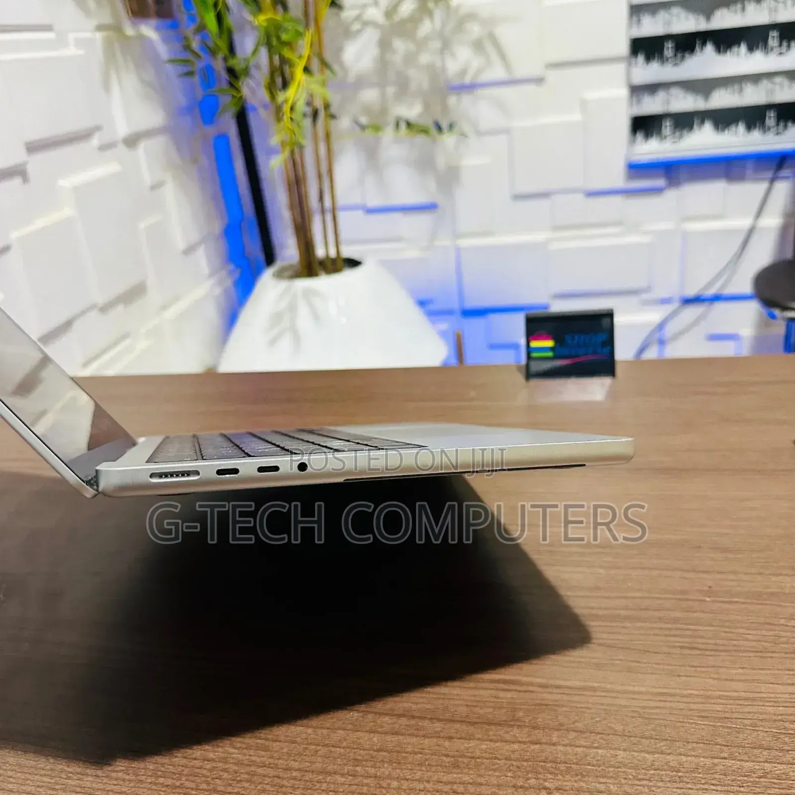 New Laptop Apple MacBook Pro M1 8GB Apple M1 SSD 512GB