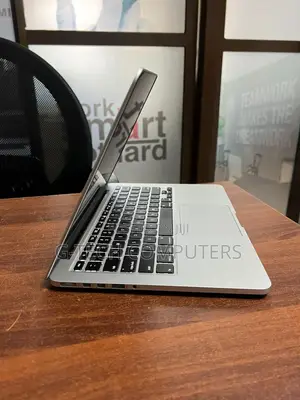 New Laptop Apple MacBook Pro 2015 8GB Intel Core I5 SSD 256GB