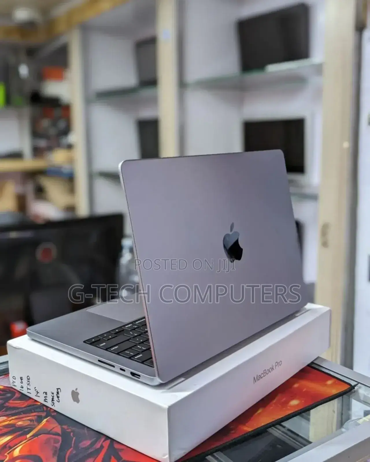 New Laptop Apple MacBook Pro 2018 16GB Intel Core I7 SSD 256GB