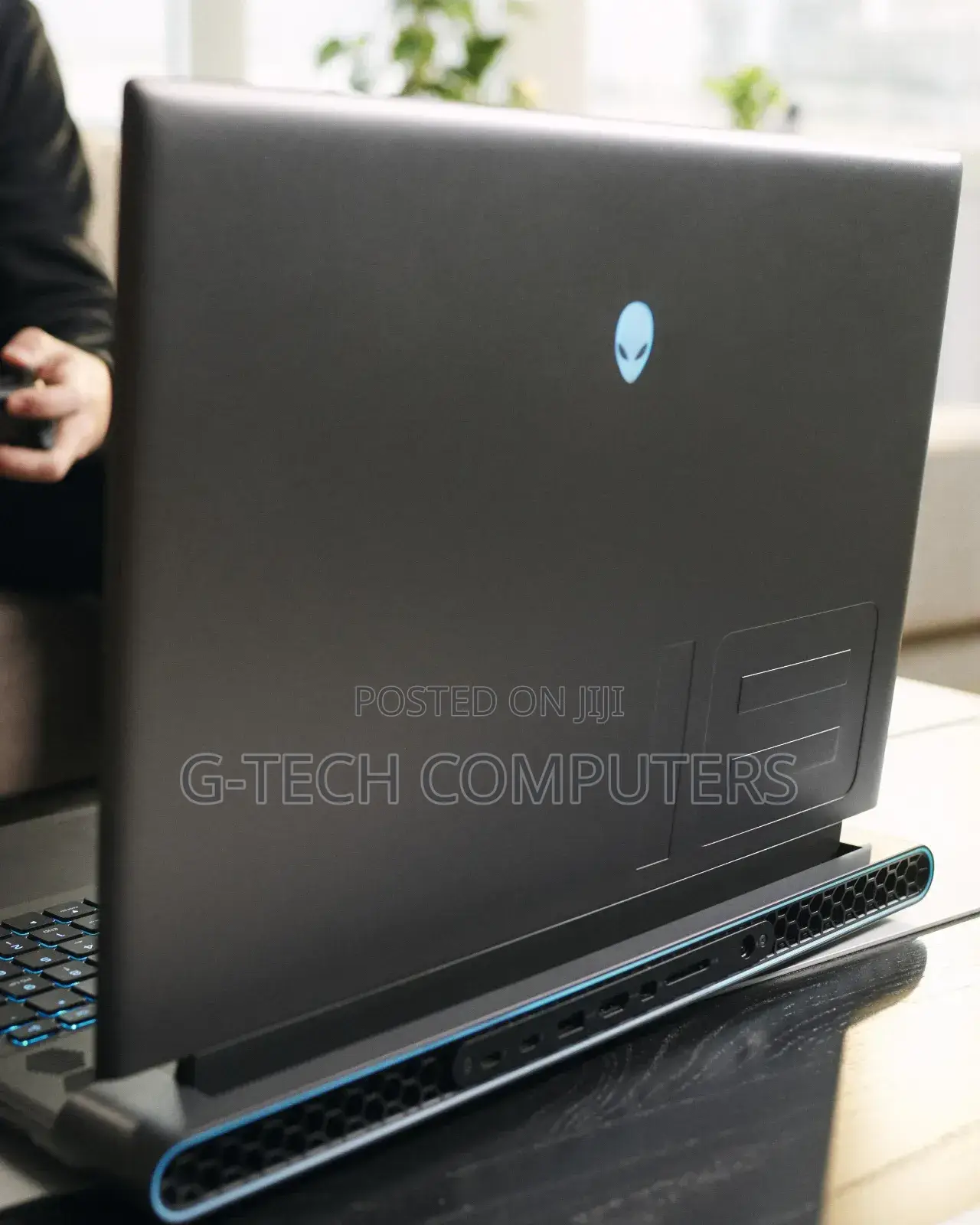 New Laptop Dell Alienware M17 R2 8GB Intel Core I7 SSHD (Hybrid) 512GB