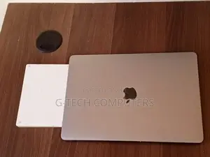 New Laptop Apple MacBook 2020 8GB Intel Core M SSD 256GB