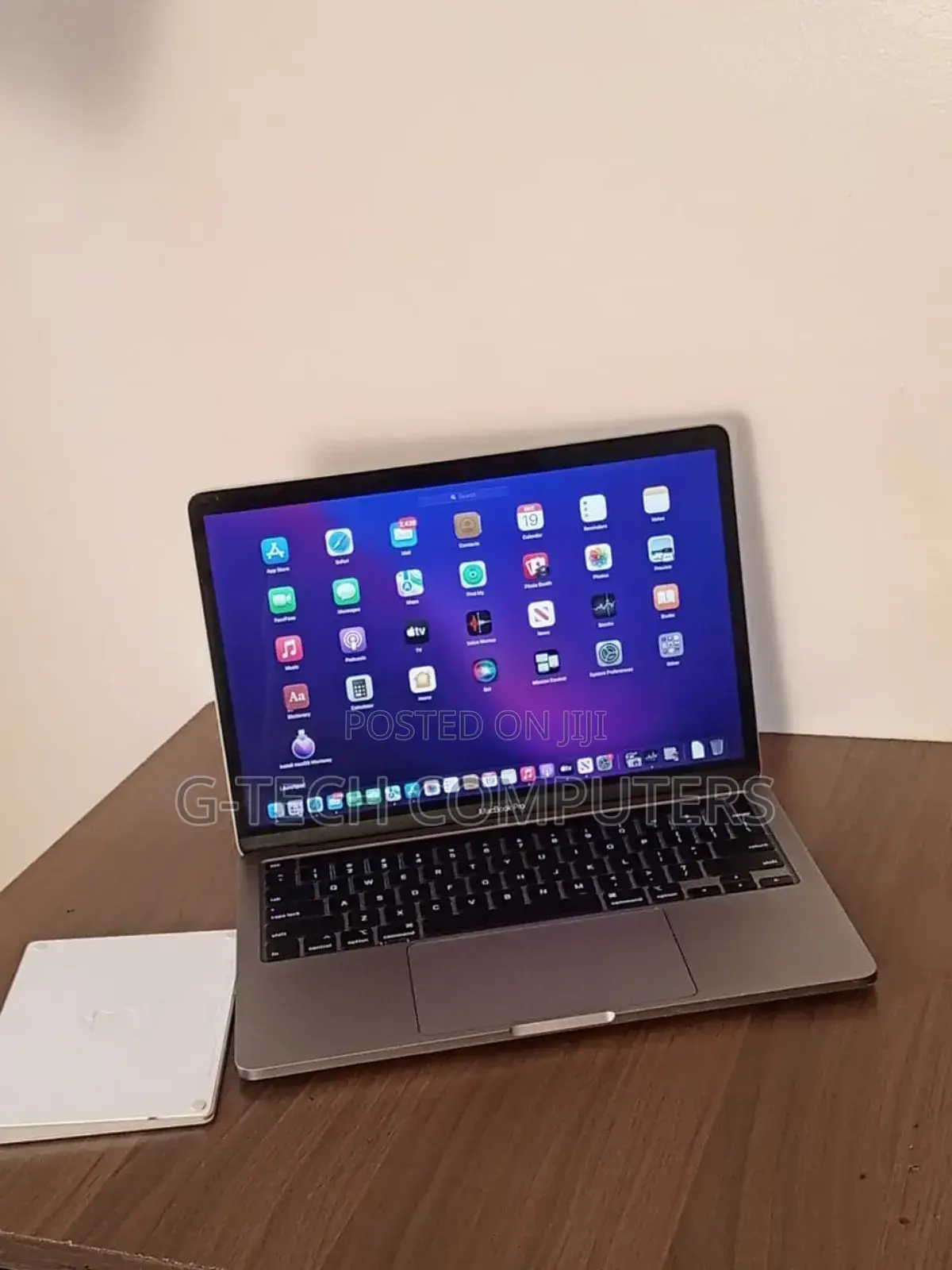 New Laptop Apple MacBook 2020 8GB Intel Core M SSD 256GB