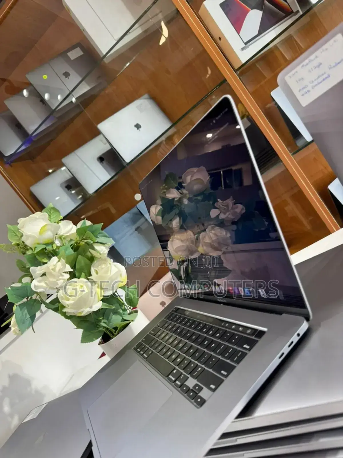 New Laptop Apple MacBook 2020 8GB Intel Core M SSD 256GB