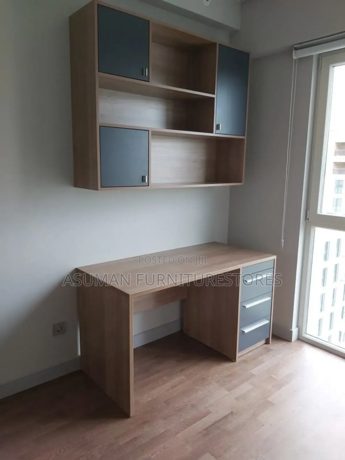 Standard Size Reading Table With Shelves