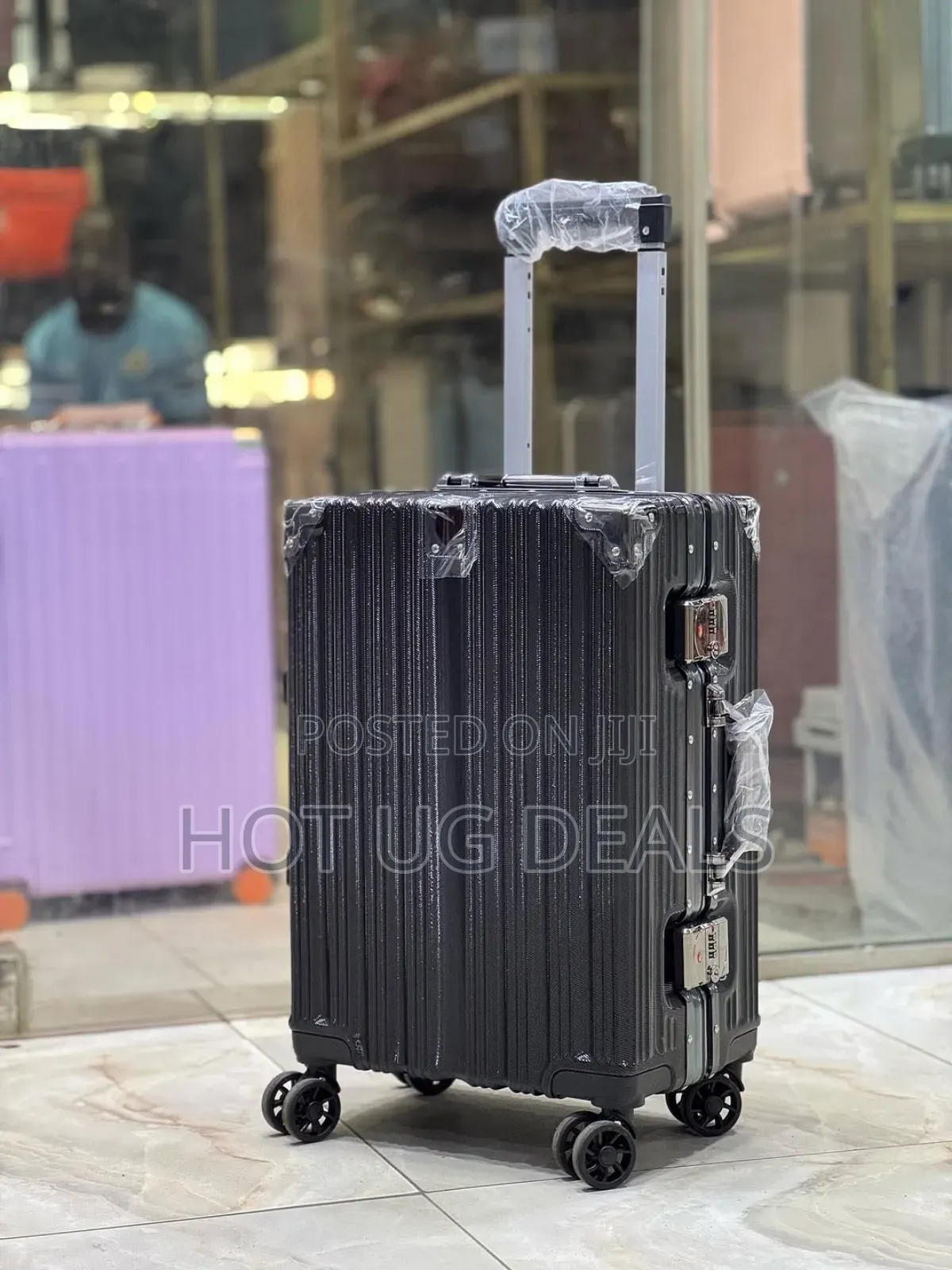 Small Size Classic Cabin Aluminium Suitcase - Black.