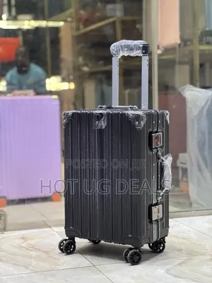Small Size Classic Cabin Aluminium Suitcase - Black.