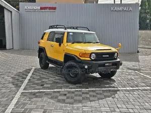 Toyota FJ Cruiser 4x4 Automatic 2012 Yellow