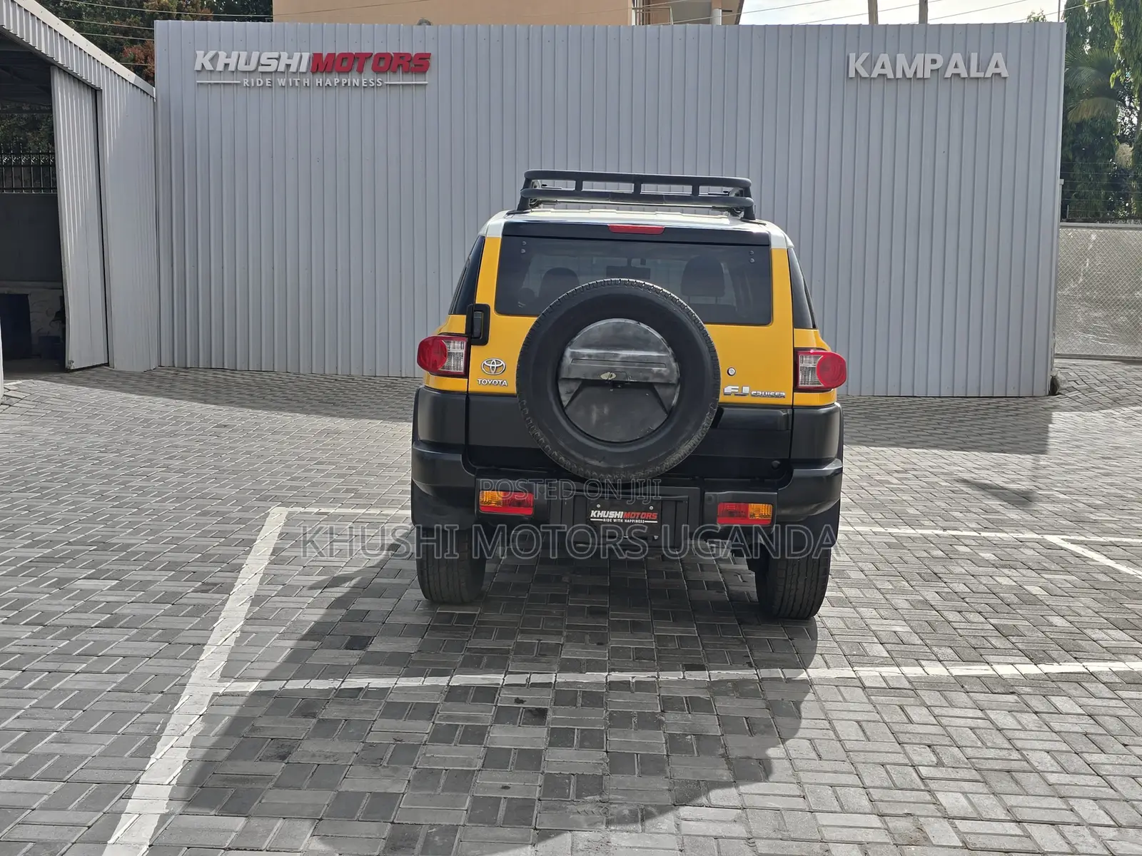 Toyota FJ Cruiser 4x4 Automatic 2012 Yellow