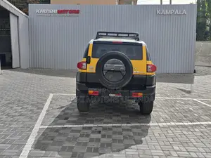 Toyota FJ Cruiser 4x4 Automatic 2012 Yellow