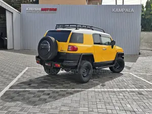 Toyota FJ Cruiser 4x4 Automatic 2012 Yellow