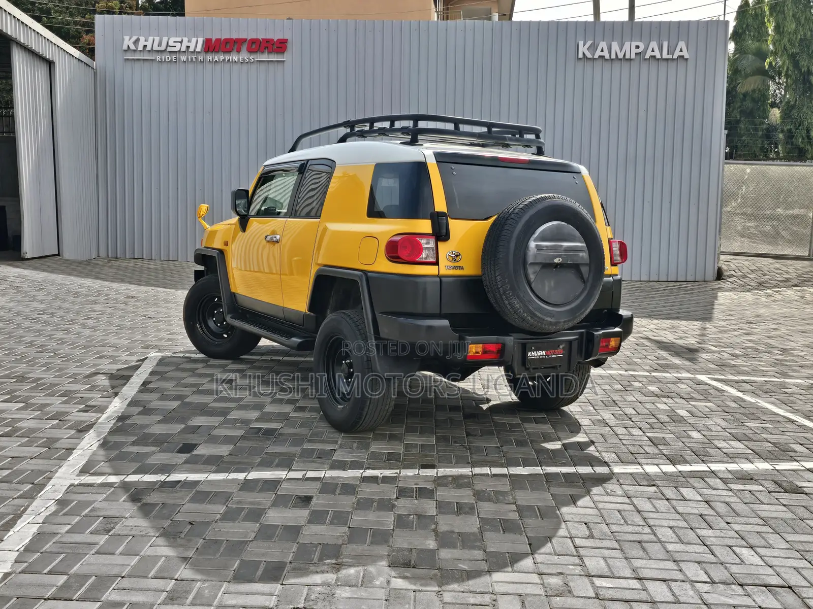 Toyota FJ Cruiser 4x4 Automatic 2012 Yellow