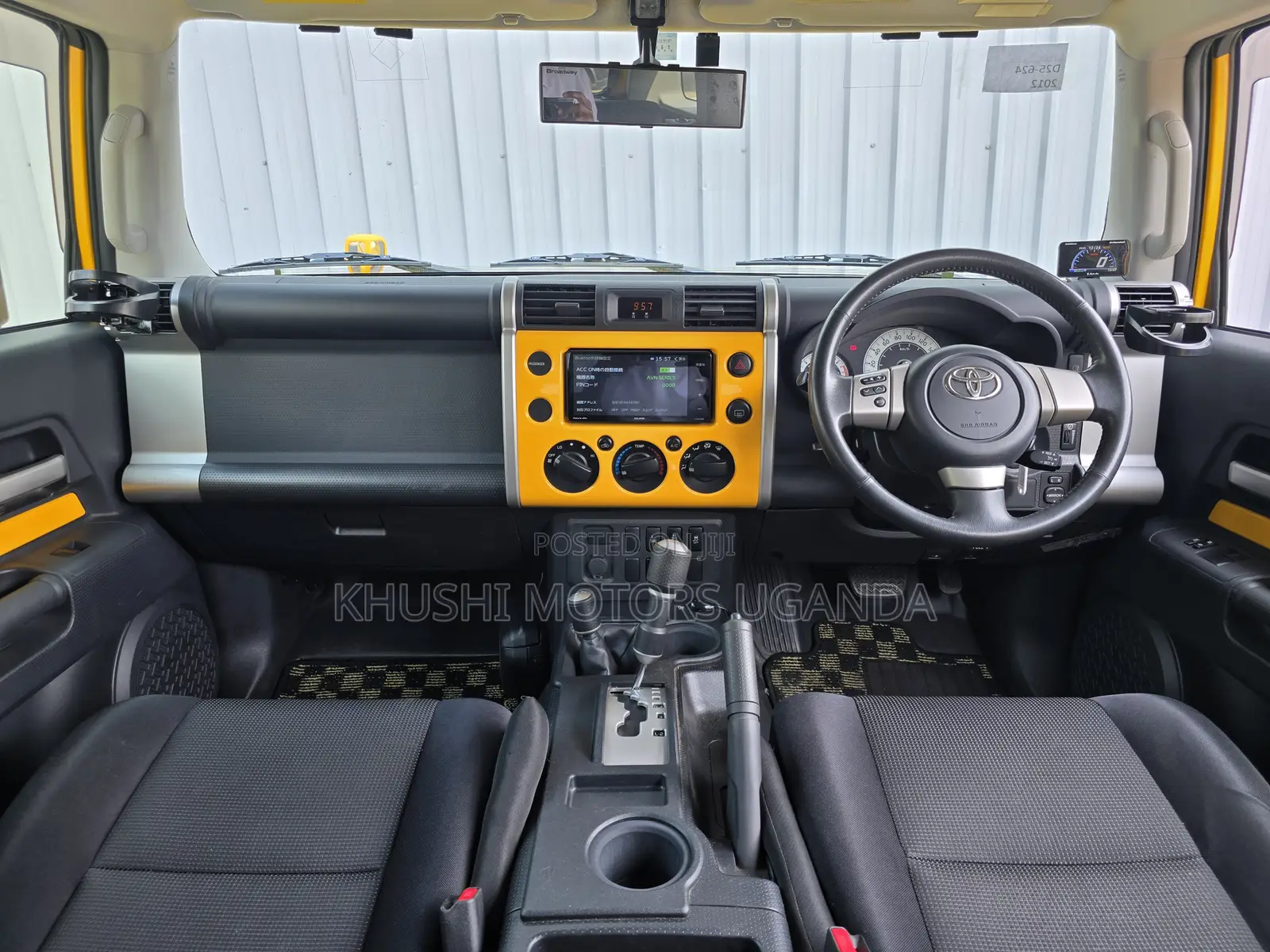 Toyota FJ Cruiser 4x4 Automatic 2012 Yellow
