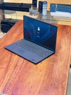 New Laptop Dell Vostro 3520 8GB Intel Core I7 SSD 256GB