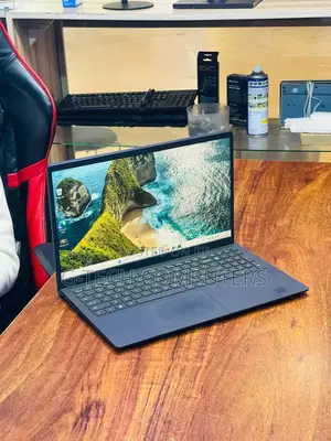 New Laptop Dell Vostro 3520 8GB Intel Core I7 SSD 256GB