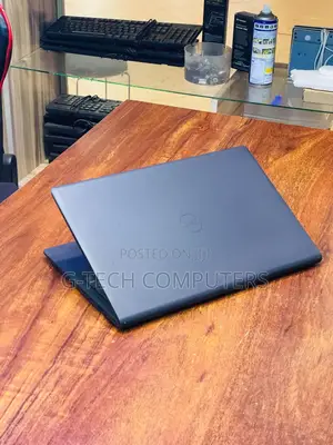 New Laptop Dell Vostro 3520 8GB Intel Core I5 HDD 500GB