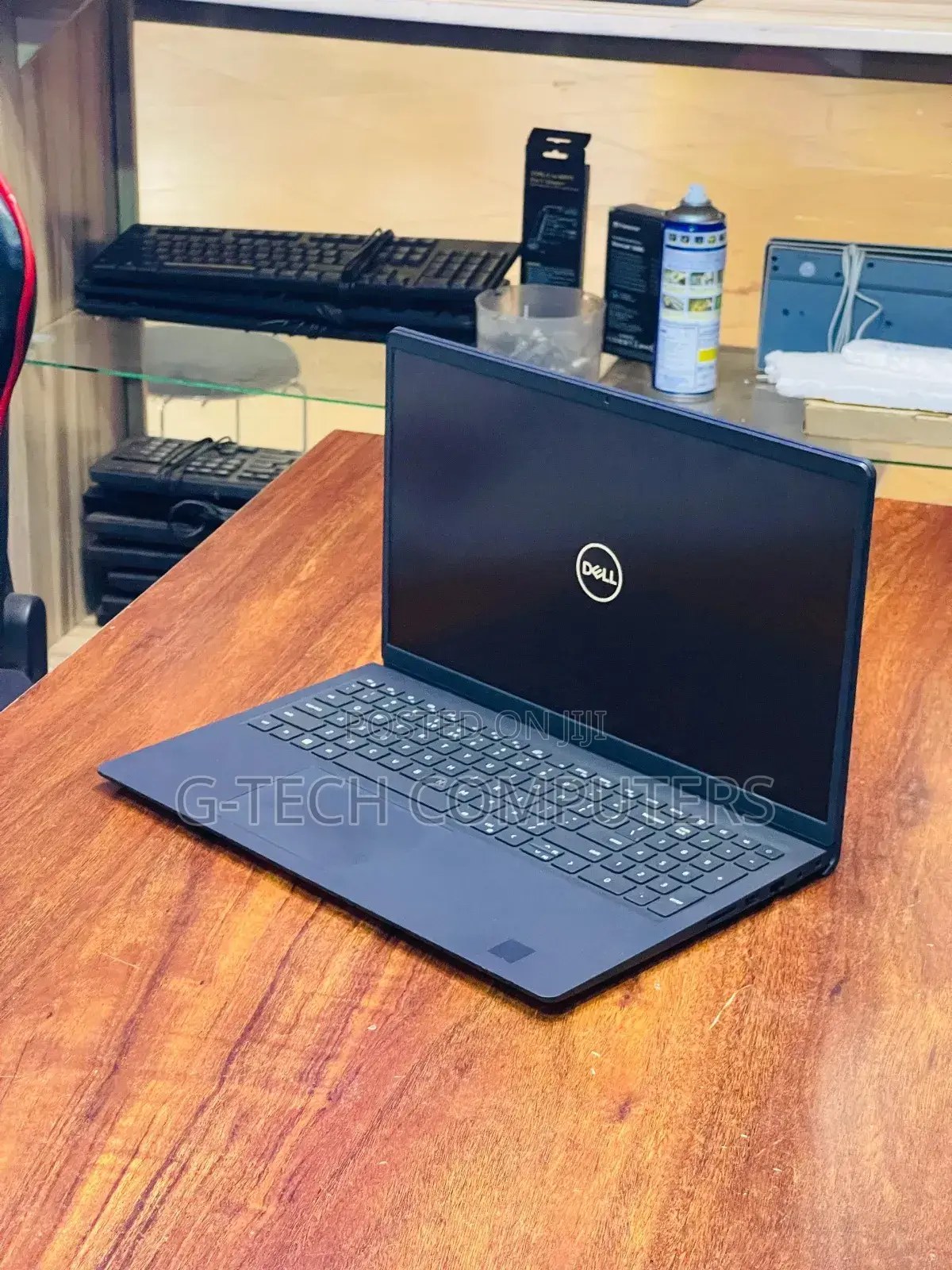 New Laptop Dell Vostro 3520 8GB Intel Core I5 HDD 500GB